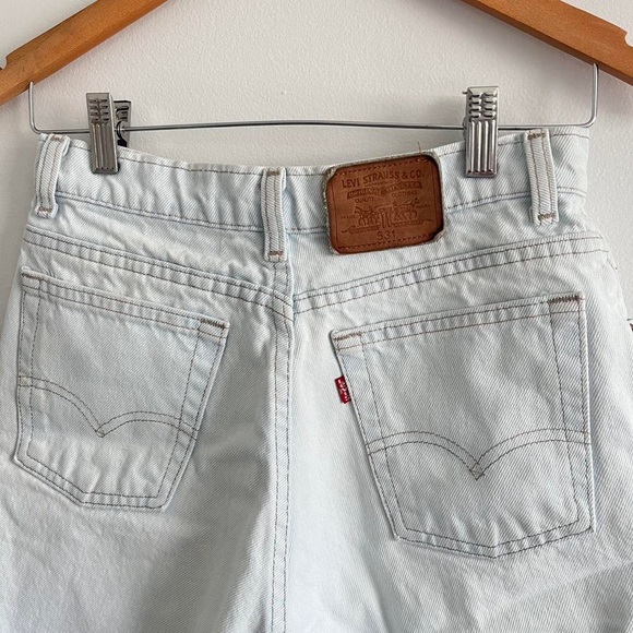 Vintage Levi’s jeans shorts - Picture 3 of 6